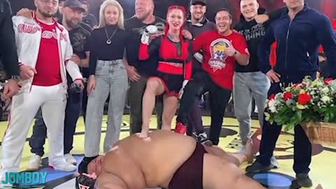MMA FIGHT SMALL WOMAN VS HUGE MAN