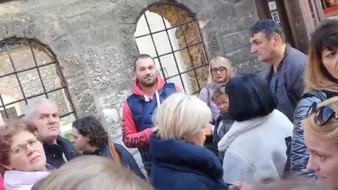 Pogledajte kako lažni turistički vodiči iz Srbije varaju turiste u Sarajevu