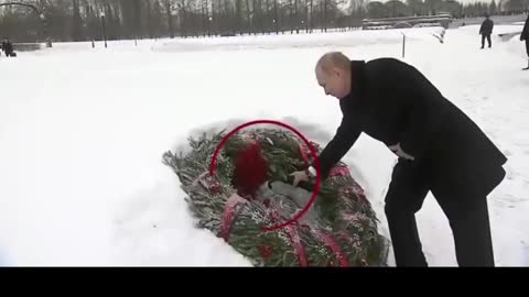 Putin wreath and roses
