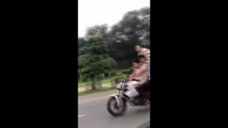 Viral: Bikers Girlfriend Sits On His Shoulders On Road