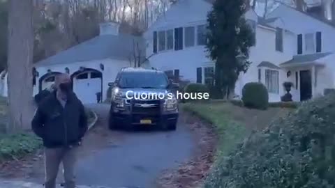 Meanwhile in NY mayor Cuomo`s House people showing some love