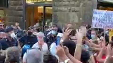 Manifestazione Firenze (24 Luglio 2021). La Polizia si toglie il casco!💥💥💥