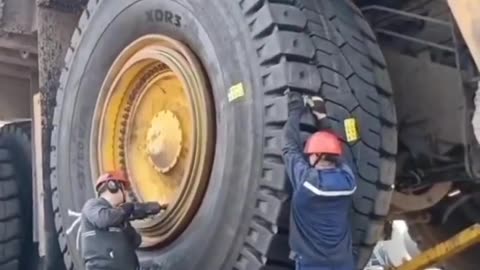 Very Large Machine Wheels