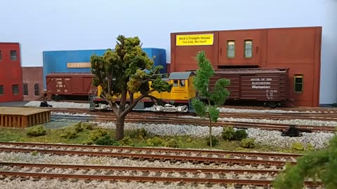 CR&N (ex UP) 1148 Moving a boxcar