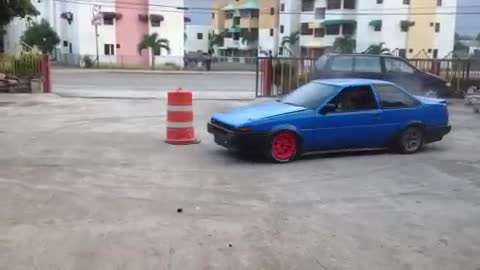 Toyota AE86 (Trueno) - Doing circles (Drift)