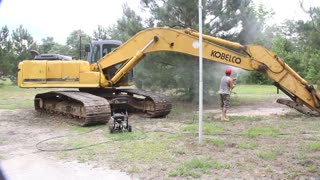 Power-Washing the Kobelco and Grinding Bucket for Repair Part 1