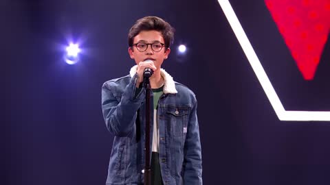 Justin – 'Lovely' - Blind Auditions - The Voice Kids - VTM
