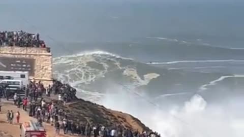 one of the biggest waves in the history of Nazaré!!! 🤩😱