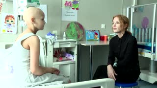 Jessica Chastain visits children in Kyiv hospital