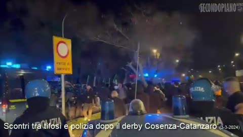 Scontri tra tifosi e polizia dopo il derby tra Cosenza e Catanzaro