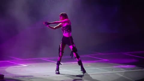 Blackpink, Lisa's solo in Sydney Australia.