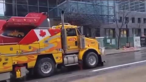 Canadian tow truck joins Canadian convoy