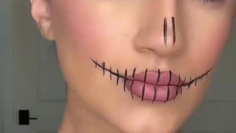 HALLOWEEN MAKEUP HACK! ☠️