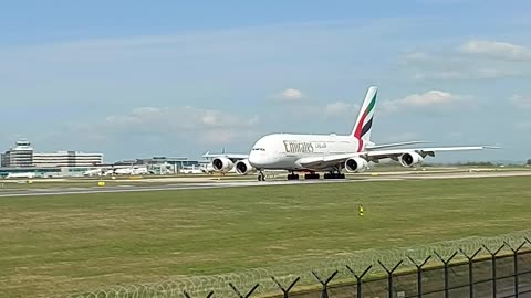 Emirates A380 powers out of Manchester Airport