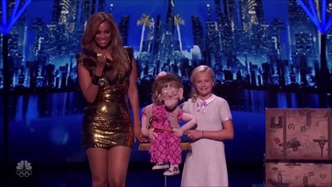 Darci Lynne's Naughty Old-lady Puppet 'Edna' Makes Simon Cowell BLUSH!!