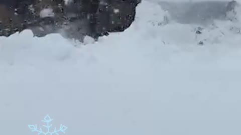 Plow gets stuck in "historic" snowfall in Buffalo, New York