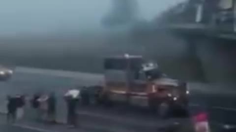Canadian Truckers Protest Gets Support From The People... Even In The Pouring Rain!