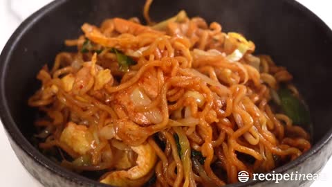 Mie Goreng (Mee Goreng) - Indonesian noodles