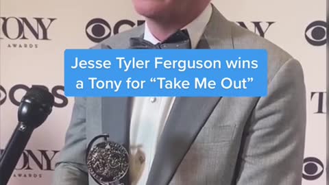 Jesse Tyler Ferguson wins a Tony for "Take Me Out"
