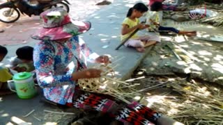 Vietnamese traditional game - the way to knit egg baskets