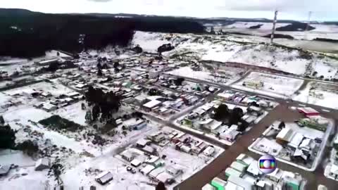 "I'd never seen snow": Brazilians revel in icy snap