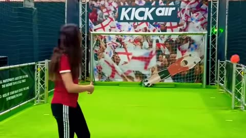 HUMAN vs ROBOKEEPER 😱⚽️