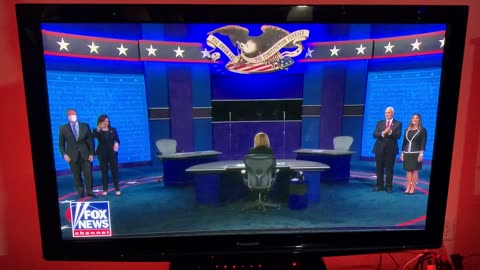 🤣Remember the AWKWARD End of the VP Debate With Kamala Harris VS Mike Pence?