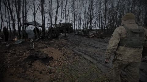 Ukrainian Soldiers Fire At Russian Troops Using Self-Propelled Artillery