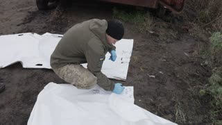 Ukraine: Investigators search for remains of soldiers on the frontlines