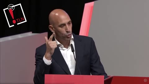 Rubiales se hace la víctima, ataca al "falso feminismo" y no dimite