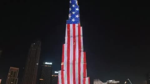 Burj Khalifa in Dubai just lit up in the American 🇺🇸 flag on the #IndependanceDay of U.S.A. !