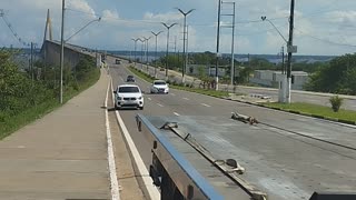 Ponte sobre o rio negro.