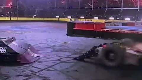 SOMEONE GET THIS BOT A PARACHUTE! | Hydra vs Rotator | BattleBots #shorts