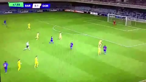 Golazo de Jordi Mboula para el Barça juvenil