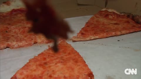 Pizza delivery guy gets insulted, Internet gets revenge