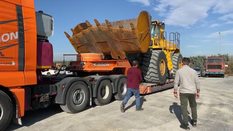 Transportation Of The Volvo L330E & Caterpillar 980 Wheel Loaders -