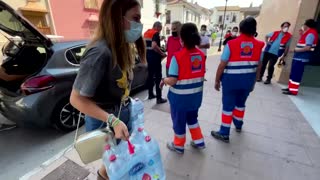 Wildfire forces thousands to flee homes in Spain