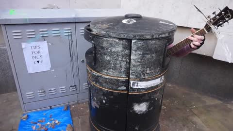 CAMBRIDGE: Street performer 🎸🎤 plays guitar and sings from inside garbage can (England)