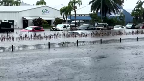 Floods cut off cyclone-hit tourist towns in Cairns
