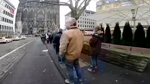 Christmas Eve vaccinations at Cologne's Cathedral