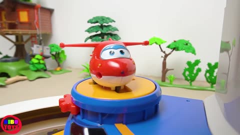 Super Wings World Airport Toy Unboxing Playset Jett and Donnie Transform