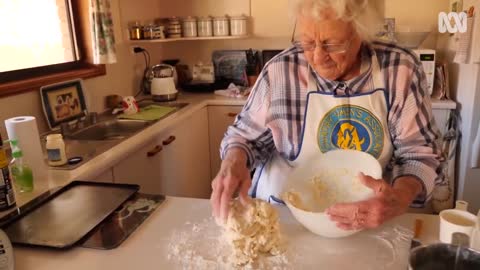 How to make the perfect scone with 92-year-old Muriel | Cooking | ABC Australia