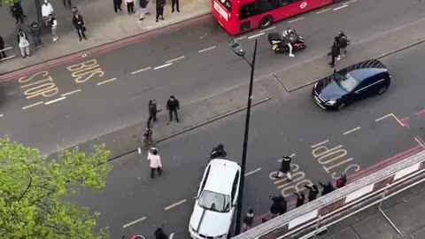 UK: The Police will probably just say... 'You can't park there.. It's a bus stop'..🤷‍♂️