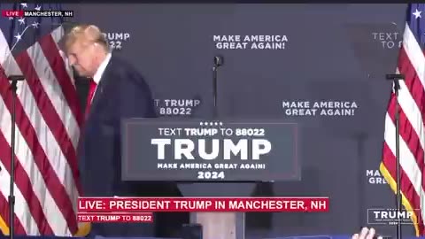 Trump mocks Biden by appearing to get lost on stage…
