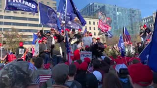 Crowd chants "Fox News Sucks" Maga Million March🇺🇸