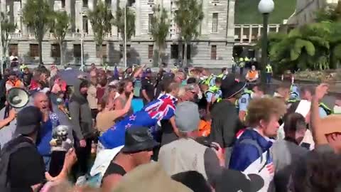 Protestos contra as restrições sanitárias em frente ao Parlamento da Nova Zelândia