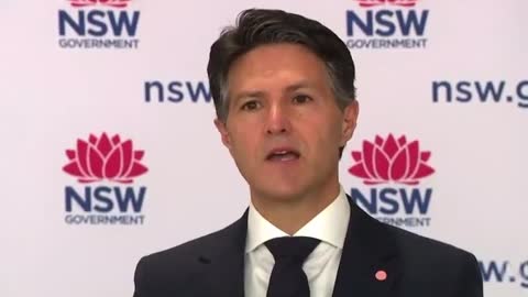 Ministre australien frappé en pleine conférence de presse d’une paralysie de Bell