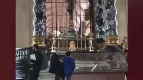 Shrine above Napoleon Bonaparte’s tomb 🤩