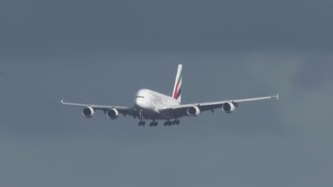 Airbus 380 Landing in strong wind