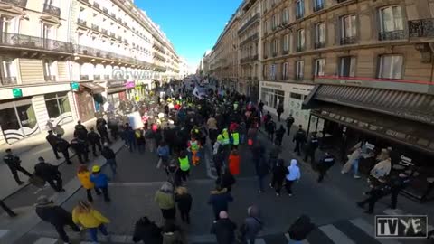 Paris out in force against "Covid Tyranny"
